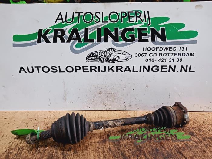 Gebruikte Aandrijfas links-voor Seat Leon (1M1) 1.6 16V Prijs € 24,99 Margeregeling aangeboden door Autosloperij Kralingen B.V.