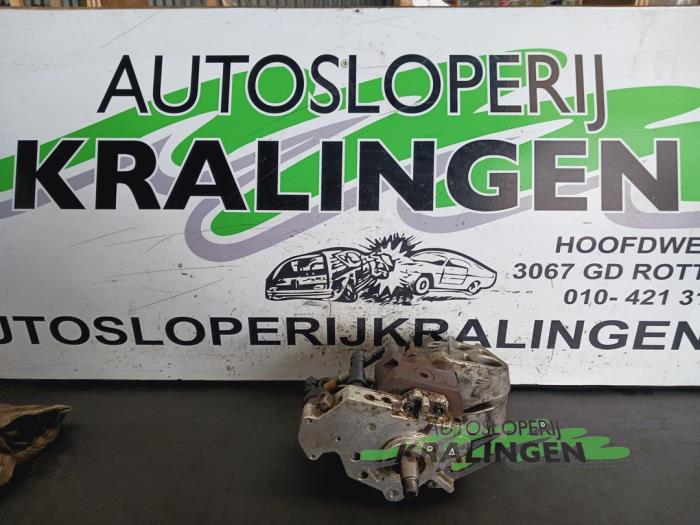 Gebruikte Dieselpomp Renault Megane II (BM/CM) 1.9 dCi 120 Prijs € 150,00 Margeregeling aangeboden door Autosloperij Kralingen B.V.