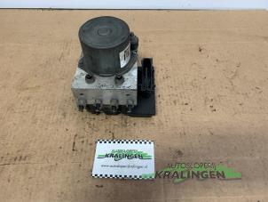 Gebruikte ABS Pomp Fiat Punto II (188) 1.4 16V Prijs € 100,00 Margeregeling aangeboden door Autosloperij Kralingen B.V.