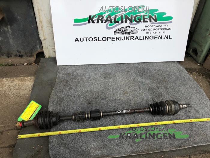 Gebruikte Aandrijfas rechts-voor Chevrolet Nubira (J200) 1.6 16V Prijs € 50,00 Margeregeling aangeboden door Autosloperij Kralingen B.V.