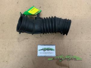 Gebruikte Aanzuigslang Lucht Kia Rio III (UB) 1.2 CVVT 16V Prijs € 50,00 Margeregeling aangeboden door Autosloperij Kralingen B.V.