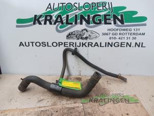 Gebruikte Radiateurslang Renault Clio II (BB/CB) 1.2 16V Prijs € 25,00 Margeregeling aangeboden door Autosloperij Kralingen B.V.