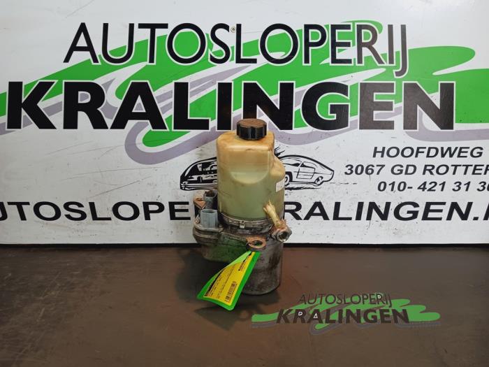 Gebruikte Pomp Servo Ford Focus C-Max 1.8 16V Prijs € 150,00 Margeregeling aangeboden door Autosloperij Kralingen B.V.