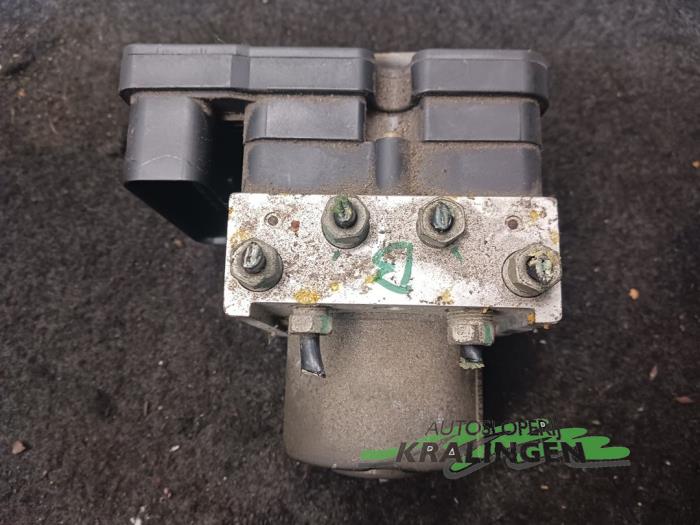 ABS Pomp van een Ford Focus C-Max 1.8 16V 2003