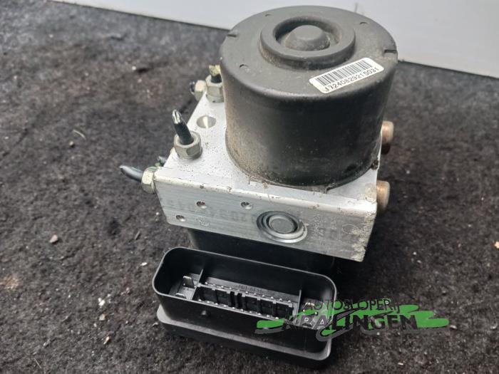 ABS Pomp van een Ford Focus C-Max 1.8 16V 2003