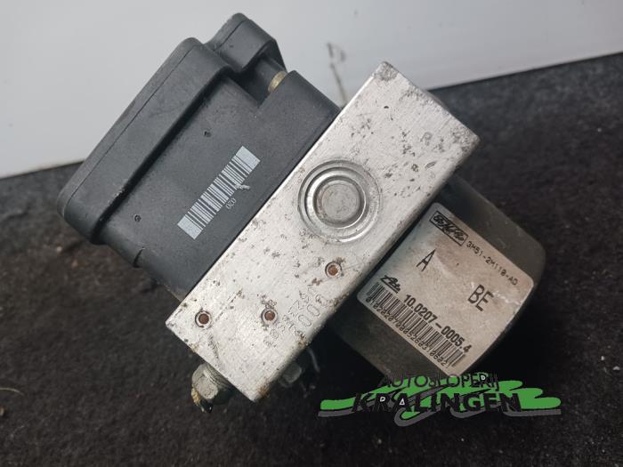 ABS Pomp van een Ford Focus C-Max 1.8 16V 2003