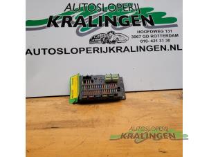 Gebruikte Zekeringkast Austin Mini Open (R52) 1.6 16V Cooper Prijs € 25,00 Margeregeling aangeboden door Autosloperij Kralingen B.V.