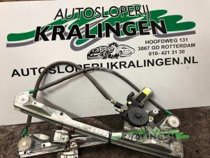 Gebruikte Raammechaniek 2Deurs rechts-voor Ford Focus 1 1.4 16V Prijs € 24,99 Margeregeling aangeboden door Autosloperij Kralingen B.V.