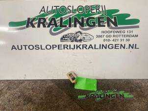 Gebruikte Ruit schakelaar elektrisch Audi A2 (8Z0) 1.4 16V Prijs € 10,00 Margeregeling aangeboden door Autosloperij Kralingen B.V.