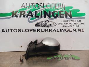 Gebruikte Spiegel Buiten links Citroen C3 (FC/FL/FT) 1.4 16V Sensodrive Prijs € 25,00 Margeregeling aangeboden door Autosloperij Kralingen B.V.