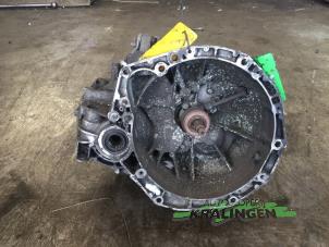 Gebruikte Versnellingsbak Renault Scénic II (JM) 1.9 dCi 120 Prijs € 150,00 Margeregeling aangeboden door Autosloperij Kralingen B.V.