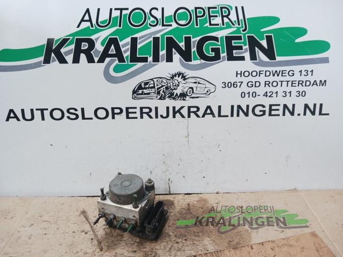 Gebruikte ABS Pomp Renault Clio III (BR/CR) 1.5 dCi 85 Prijs € 9,98 Margeregeling aangeboden door Autosloperij Kralingen B.V.