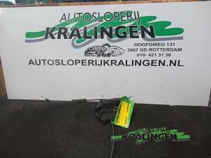 Gebruikte Slotmechaniek Portier 2Deurs links Renault Clio III (BR/CR) 1.5 dCi 85 Prijs € 35,00 Margeregeling aangeboden door Autosloperij Kralingen B.V.