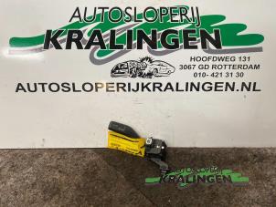 Gebruikte Pinker Schakelaar Volkswagen Golf V (1K1) 1.6 Prijs € 35,00 Margeregeling aangeboden door Autosloperij Kralingen B.V.