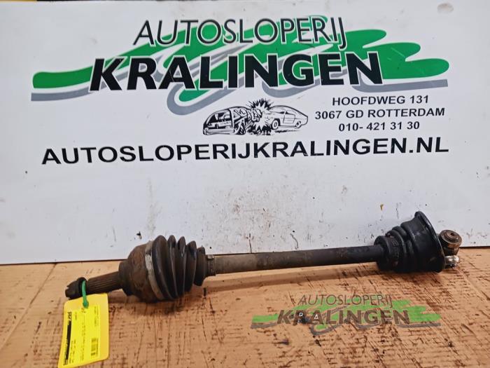 Gebruikte Aandrijfas links-voor Opel Vivaro 1.9 DI Prijs € 24,99 Margeregeling aangeboden door Autosloperij Kralingen B.V.