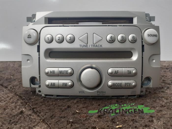Radio CD Speler van een Daihatsu Sirion 2 (M3) 1.0 12V DVVT 2006