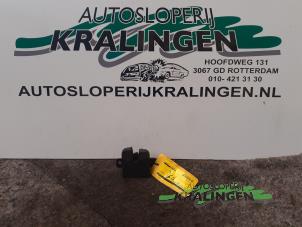 Gebruikte Slotmechaniek Kofferdeksel Volkswagen Golf IV (1J1) 1.4 16V Prijs € 25,00 Margeregeling aangeboden door Autosloperij Kralingen B.V.