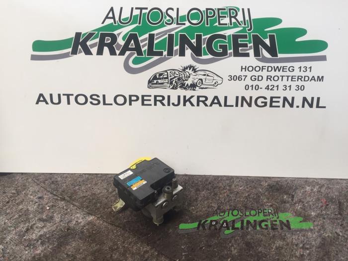 Gebruikte ABS Pomp Toyota Yaris Verso (P2) 1.5 16V Prijs € 24,98 Margeregeling aangeboden door Autosloperij Kralingen B.V.