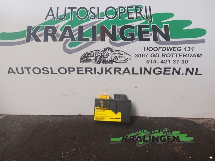 Gebruikte Computer cabriokap Peugeot 206 CC (2D) 1.6 16V Prijs € 40,00 Margeregeling aangeboden door Autosloperij Kralingen B.V.