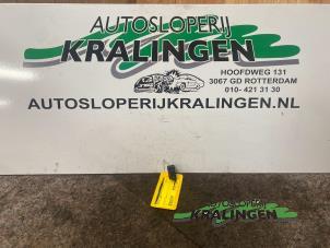 Gebruikte Centrale deurvergrendeling Schakelaar Volkswagen CC (358) 2.0 TSI 16V Prijs € 10,00 Margeregeling aangeboden door Autosloperij Kralingen B.V.