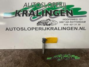 Gebruikte Pen Bobine Volkswagen Golf V (1K1) 1.4 16V Prijs € 25,00 Margeregeling aangeboden door Autosloperij Kralingen B.V.