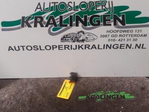 Gebruikte Elektrisch Raam Schakelaar Honda Jazz (GD/GE2/GE3) 1.2 i-DSi Prijs € 9,99 Margeregeling aangeboden door Autosloperij Kralingen B.V.