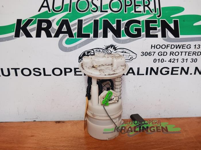 Gebruikte Benzinepomp Renault Clio III (BR/CR) 1.2 16V 75 Prijs € 19,97 Margeregeling aangeboden door Autosloperij Kralingen B.V.