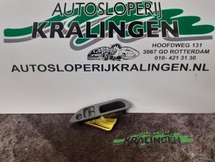 Gebruikte Raam schakelaar elektrisch Suzuki Wagon-R+ (RB) 1.3 16V Prijs € 35,00 Margeregeling aangeboden door Autosloperij Kralingen B.V.