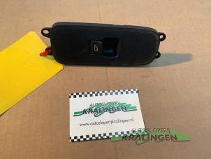 Gebruikte Ruit schakelaar elektrisch Volvo V50 (MW) 1.6 D 16V Prijs € 25,00 Margeregeling aangeboden door Autosloperij Kralingen B.V.