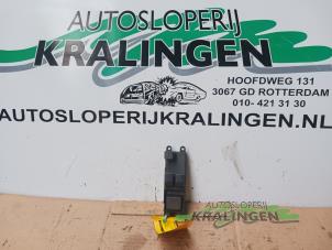 Gebruikte Ruit schakelaar elektrisch Nissan Micra (K11) 1.0 L,LX 16V Prijs € 9,99 Margeregeling aangeboden door Autosloperij Kralingen B.V.