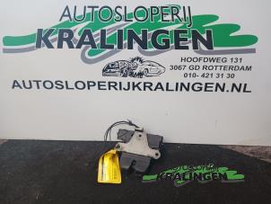 Gebruikte Slotmechaniek Kofferdeksel Ford Focus 2 Wagon 1.6 16V Prijs € 50,00 Margeregeling aangeboden door Autosloperij Kralingen B.V.