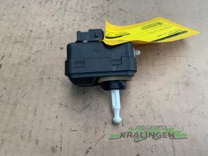 Gebruikte Motor Koplamp Volvo V70 (SW) 2.4 D5 20V Prijs € 19,99 Margeregeling aangeboden door Autosloperij Kralingen B.V.