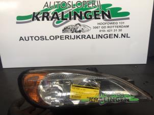 Gebruikte Rechter Koplamp Nissan Primera (P11) 2.0 16V Prijs € 50,00 Margeregeling aangeboden door Autosloperij Kralingen B.V.