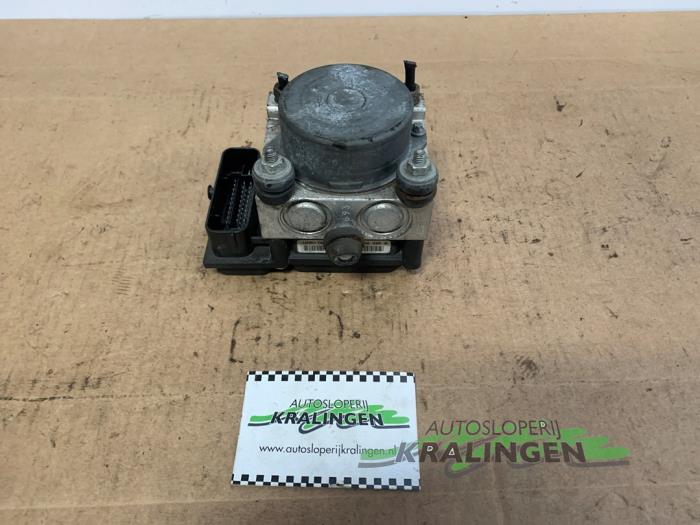 Gebruikte ABS Pomp Fiat Grande Punto (199) 1.2 Prijs € 14,98 Margeregeling aangeboden door Autosloperij Kralingen B.V.