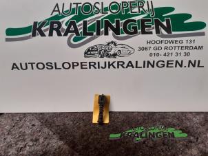 Gebruikte Schakelstang Volkswagen Golf V (1K1) 1.4 FSI 16V Prijs € 10,00 Margeregeling aangeboden door Autosloperij Kralingen B.V.