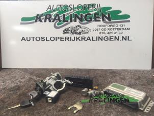 Gebruikte Slotenset Kia Carens II (FJ) 1.8i 16V Prijs € 150,00 Margeregeling aangeboden door Autosloperij Kralingen B.V.