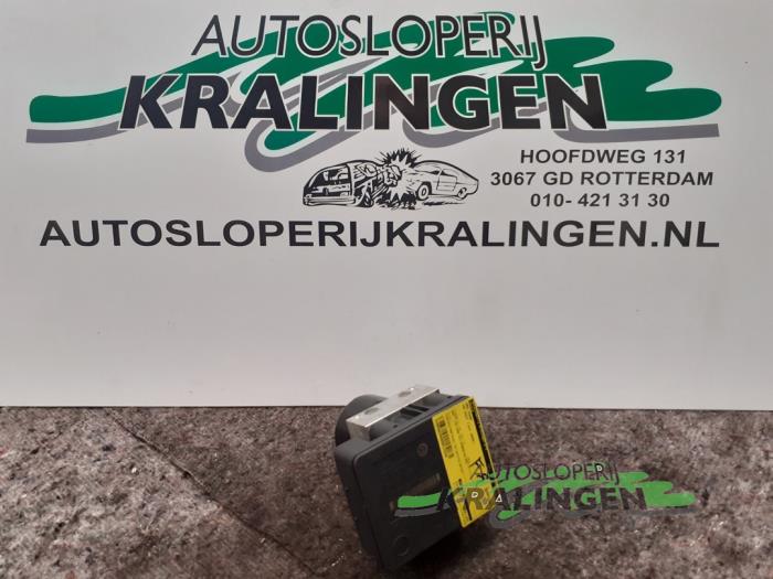 Gebruikte ABS Pomp Volkswagen Golf V (1K1) 1.9 TDI Prijs € 9,98 Margeregeling aangeboden door Autosloperij Kralingen B.V.