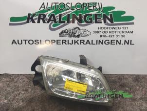 Gebruikte Koplamp rechts Nissan Almera (N16) 1.8 16V Prijs € 35,00 Margeregeling aangeboden door Autosloperij Kralingen B.V.