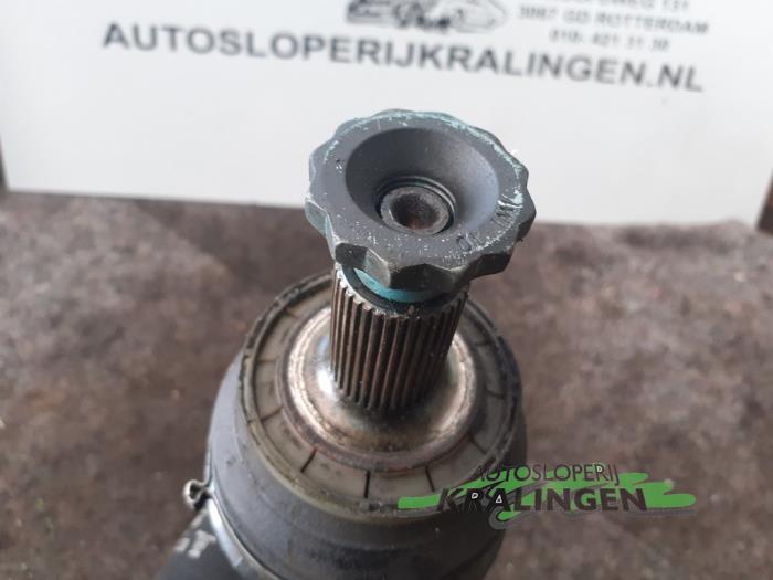 Gebruikte Aandrijfas links-voor Volkswagen Polo IV (9N1/2/3) 1.4 TDI 75 Prijs € 24,99 Margeregeling aangeboden door Autosloperij Kralingen B.V.