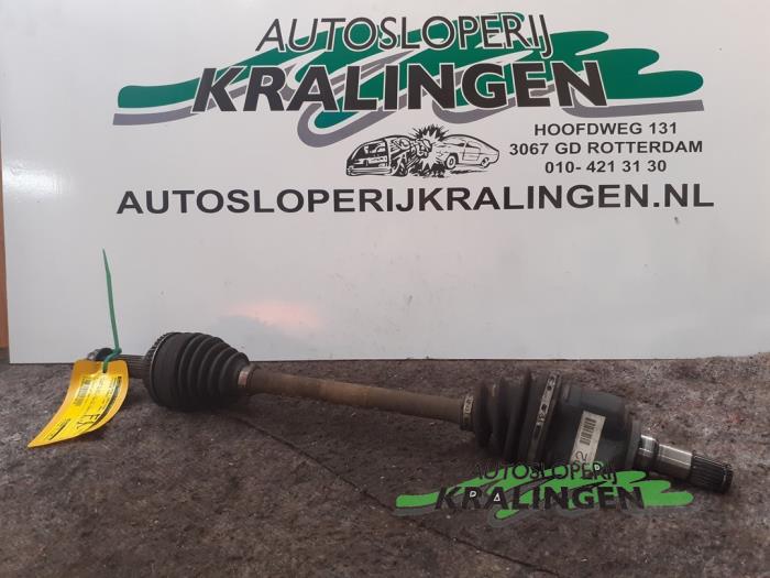 Gebruikte Aandrijfas links-voor Toyota Yaris (P1) 1.3 16V VVT-i Prijs € 24,99 Margeregeling aangeboden door Autosloperij Kralingen B.V.
