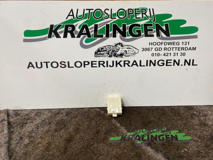 Gebruikte Comfort Module Toyota Avensis Wagon (T25/B1E) 2.0 16V VVT-i D4 Prijs € 50,00 Margeregeling aangeboden door Autosloperij Kralingen B.V.