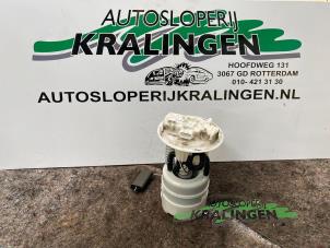 Gebruikte Benzinepomp Renault Clio III (BR/CR) 1.2 16V TCe 100 Prijs € 50,00 Margeregeling aangeboden door Autosloperij Kralingen B.V.