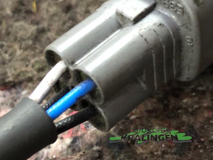 Lambda Sonde van een Toyota Avensis Wagon (T25/B1E) 2.0 16V VVT-i D4 2004