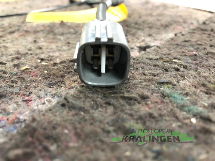 Lambda Sonde van een Toyota Avensis Wagon (T25/B1E) 2.0 16V VVT-i D4 2004