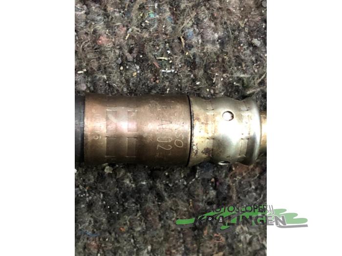Lambda Sonde van een Toyota Avensis Wagon (T25/B1E) 2.0 16V VVT-i D4 2004