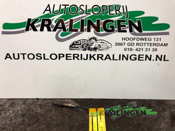 Lambda Sonde van een Toyota Avensis Wagon (T25/B1E) 2.0 16V VVT-i D4 2004