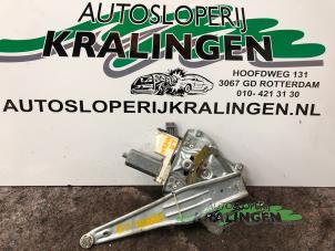 Gebruikte Ruitmechaniek 4Deurs links-achter Toyota Avensis Wagon (T25/B1E) 2.0 16V VVT-i D4 Prijs € 24,99 Margeregeling aangeboden door Autosloperij Kralingen B.V.