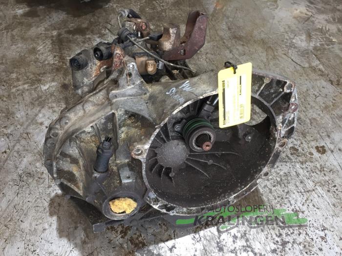 Gebruikte Versnellingsbak Volkswagen Sharan (7M8/M9/M6) 2.8 VR6,VR6 Carat Prijs € 350,00 Margeregeling aangeboden door Autosloperij Kralingen B.V.