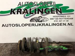 Gebruikte Schokdemper rechts-voor Renault Twingo (C06) 1.2 16V Prijs € 35,00 Margeregeling aangeboden door Autosloperij Kralingen B.V.