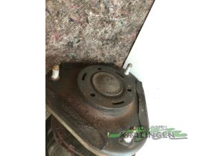 Gebruikte Schokdemper links-voor Toyota Avensis Wagon (T25/B1E) 2.0 16V VVT-i D4 Prijs € 50,00 Margeregeling aangeboden door Autosloperij Kralingen B.V.